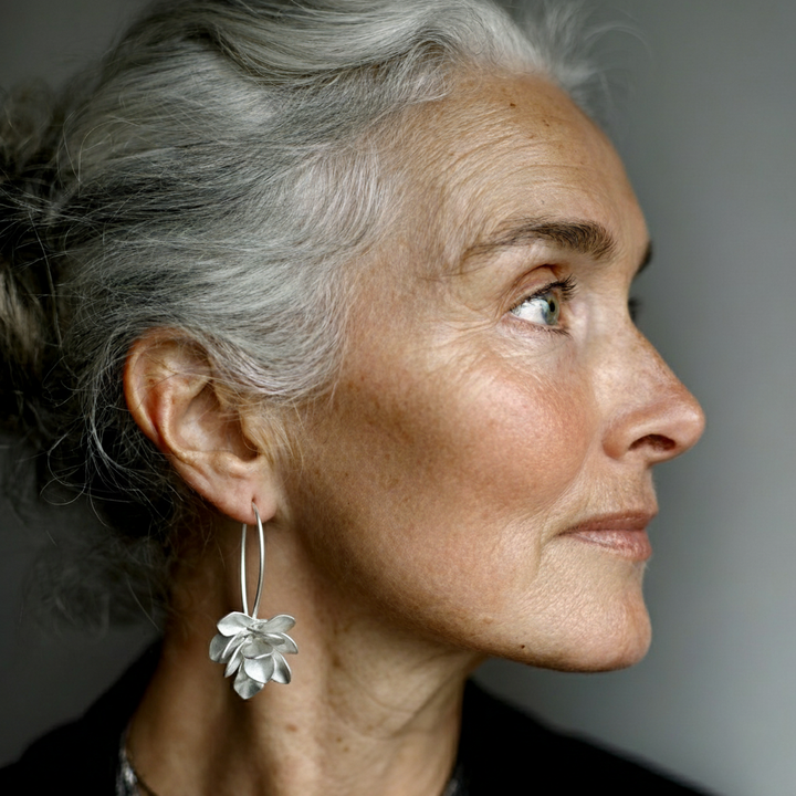 Vintage silver earrings with irregular flowers