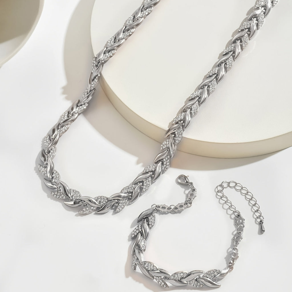 Elegant Fishtail Set with Glass and Gemstones