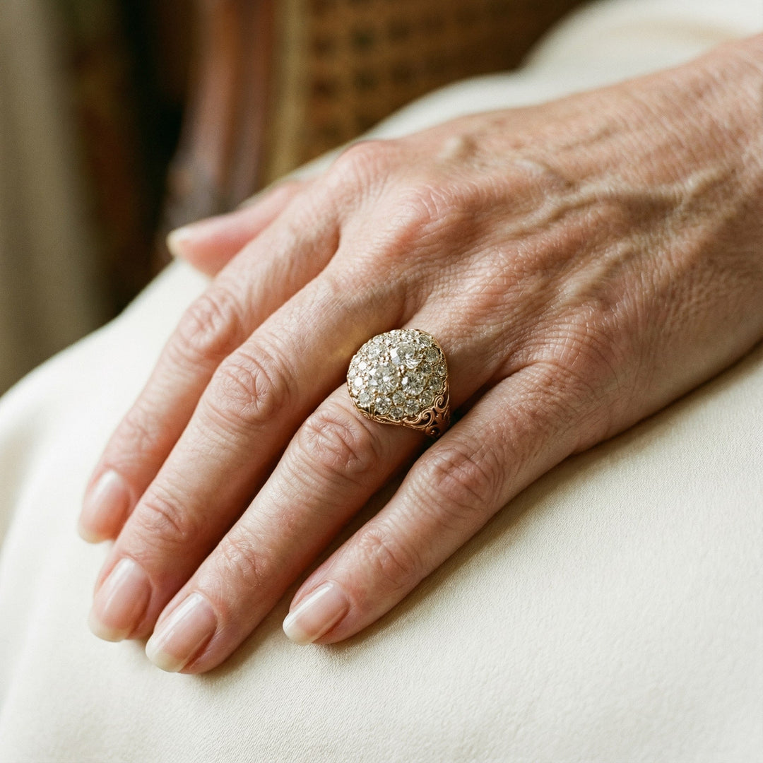 Vintage Round Gold Ring with Diamond