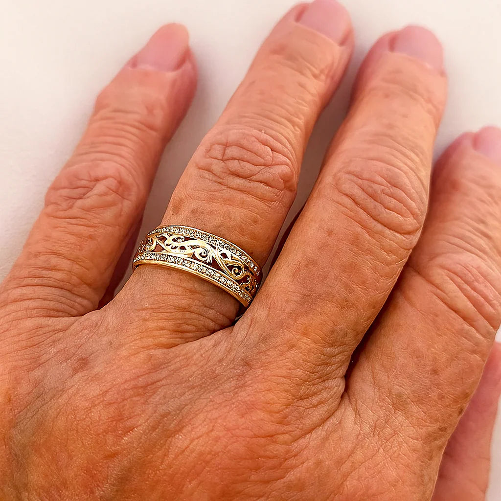 Brilliant Hollow Gold Ring