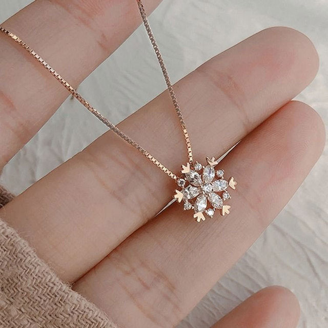 Crystal Necklace with Shiny Snowflake in Gold and Silver