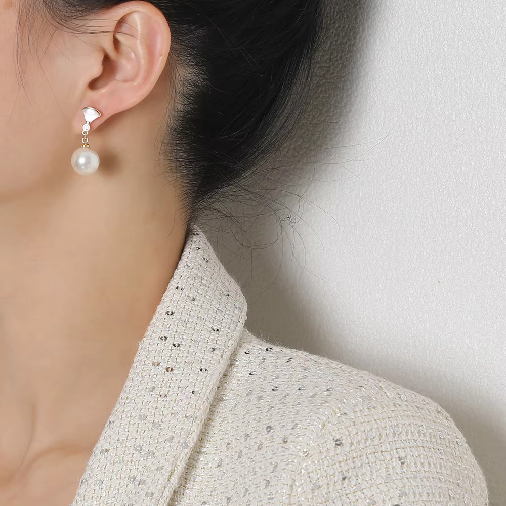 Chic Earrings with Pearls