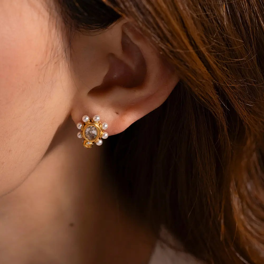 Refined Earrings with Pearl