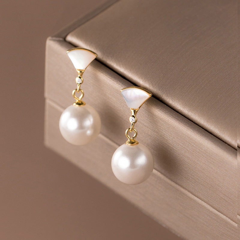 Chic Earrings with Pearls