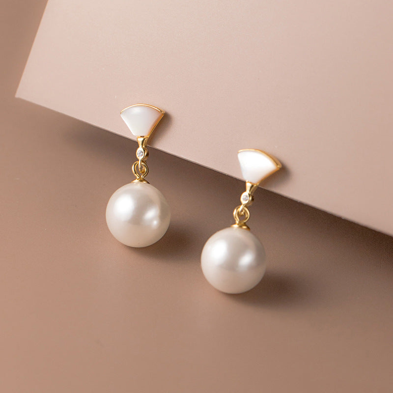 Chic Earrings with Pearls