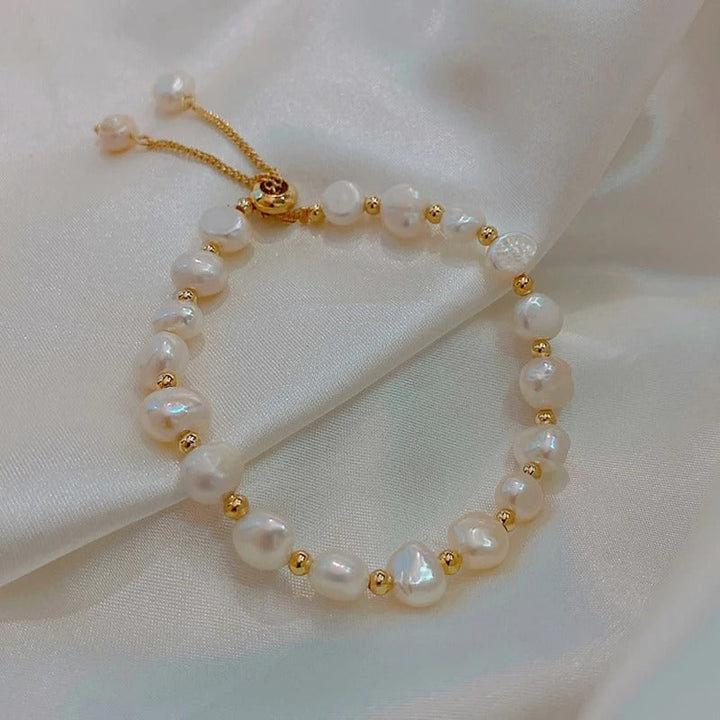 White Vintage Bracelet with Pearls and Gold
