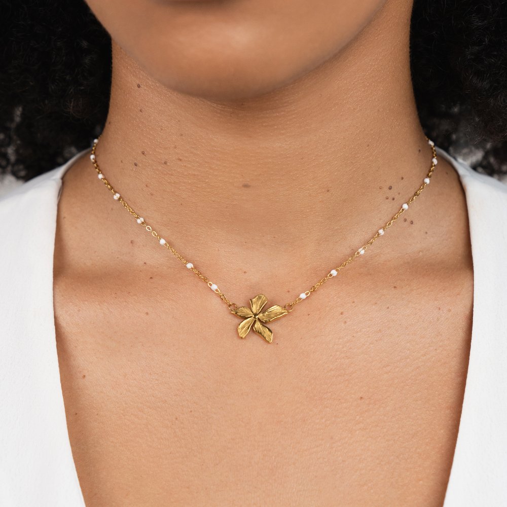 Elegant Necklace with Flower Pendant
